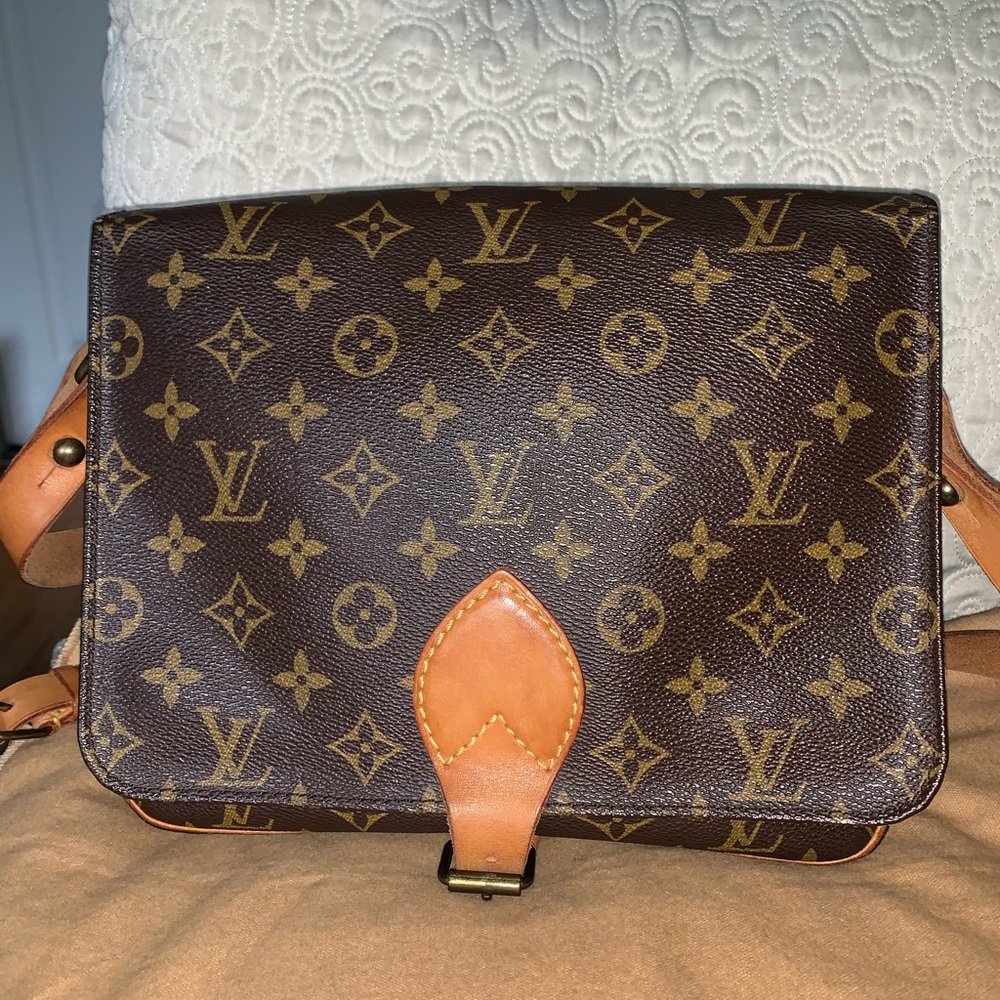 ❌❌SOLD❌❌Authentic Louis Vuitton Cartouchiere